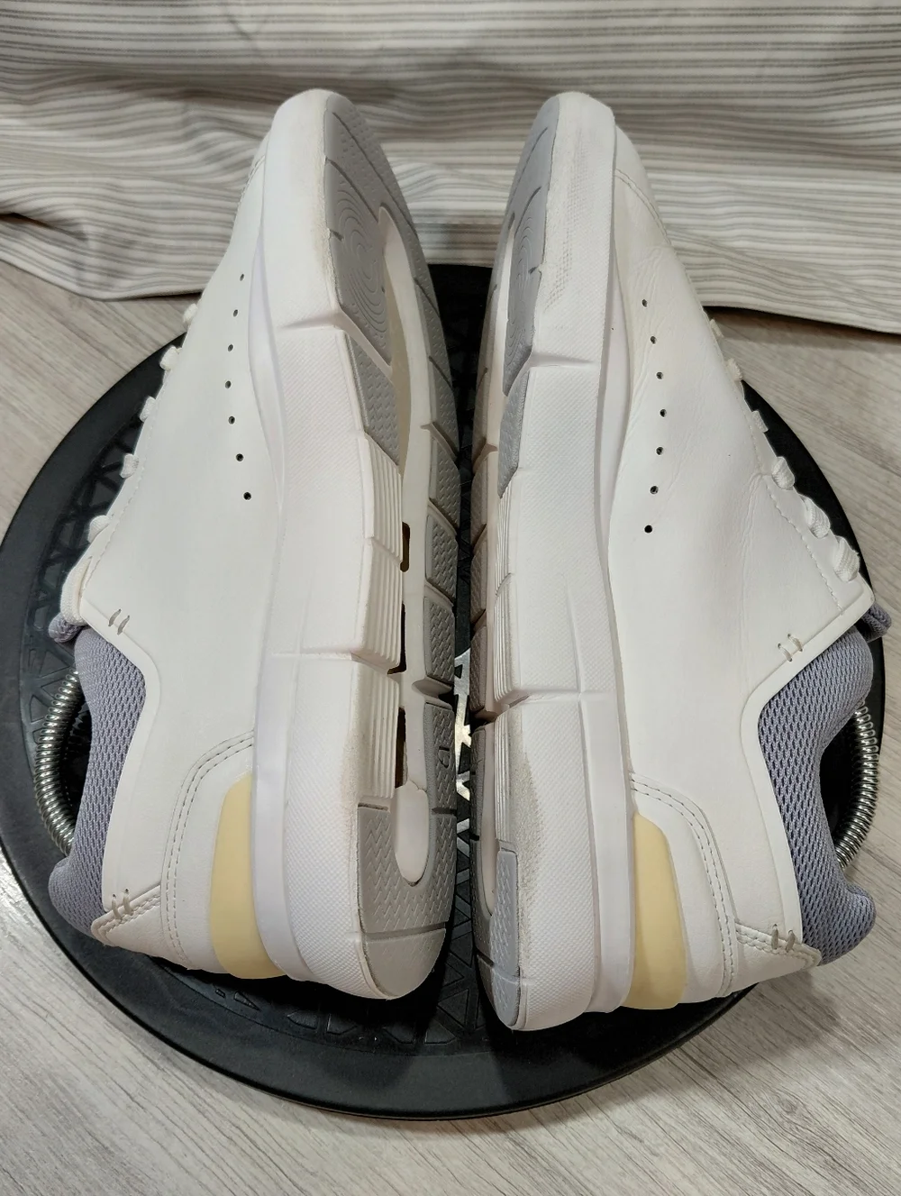 On Rrunning Womens Roger Advantage White Leather & Soft Lilac Everyday Shoe SZ 8 - Picture 5 of 12
